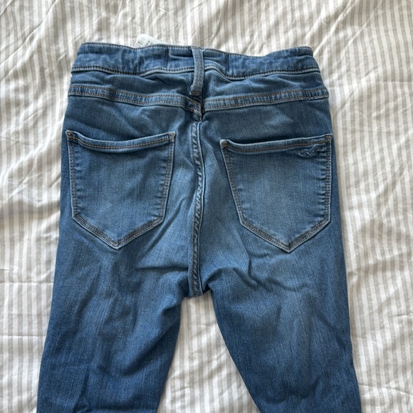 Hollister High-Rise Ripped Jean Legging - Size: 0R - Picture 4 of 4